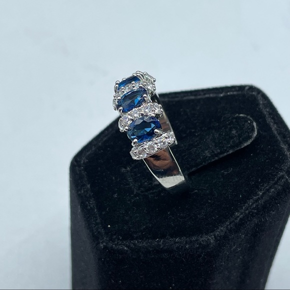 Beautiful Blue Sapphire White Diamond CZ‎ Silver Plated Ring Band - Picture 5 of 10